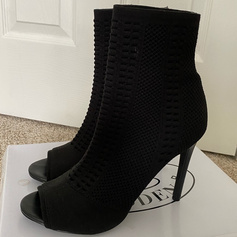 Steve Madden Candid Bootie [Size 7.5]